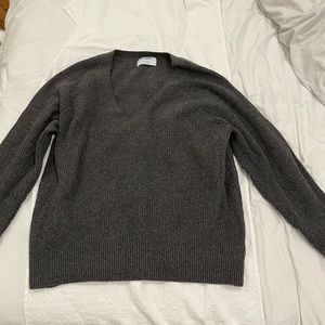 Grey V neck sweater / size M
